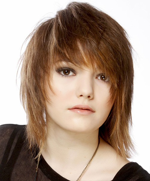 Light Auburn Brunette Shag Hairstyle With Light Blonde Highlights